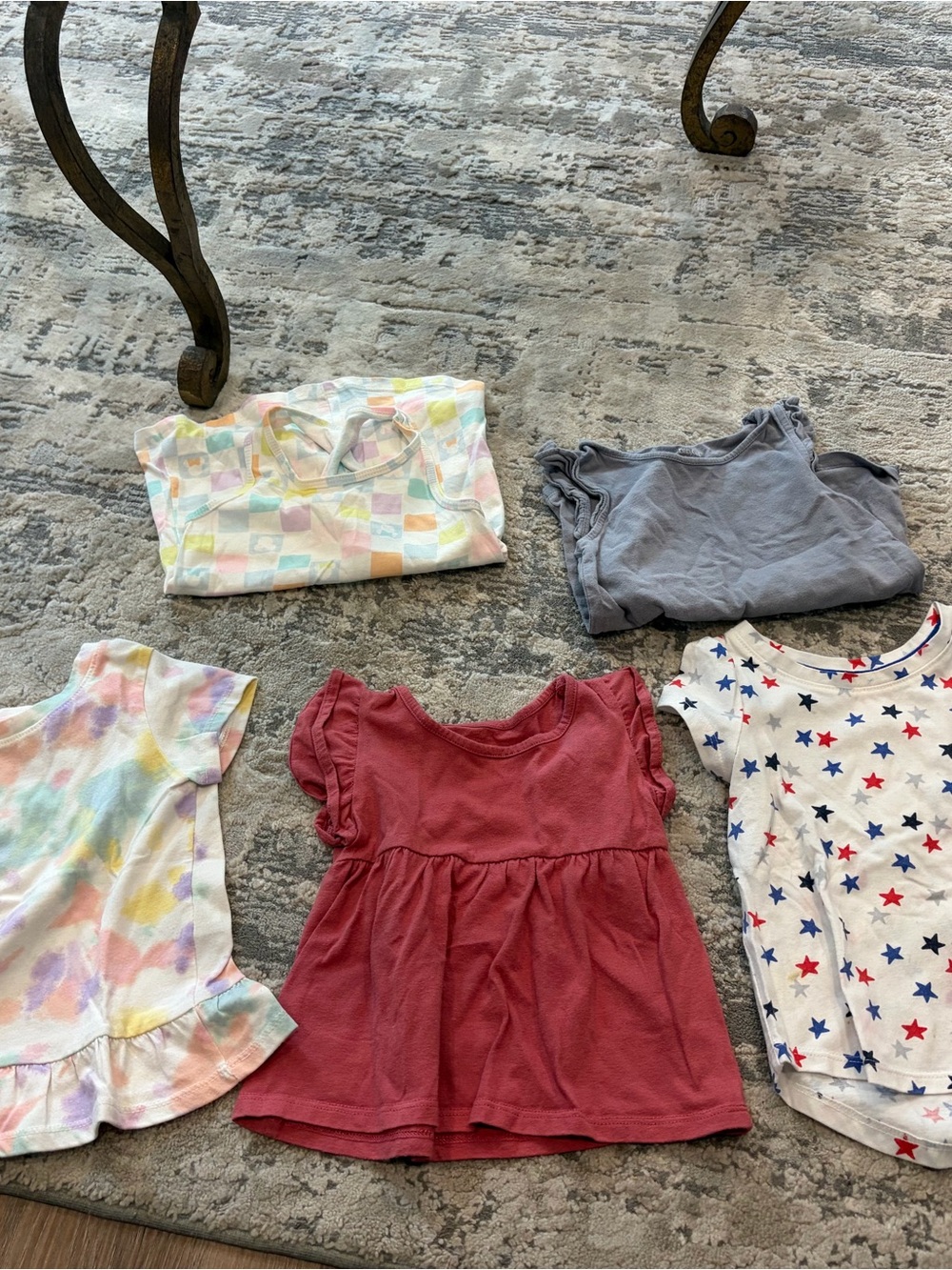 Cat & Jack Short sleeve tee (3) GAP (1) Place (1))
Smoke & Pet Free Home
